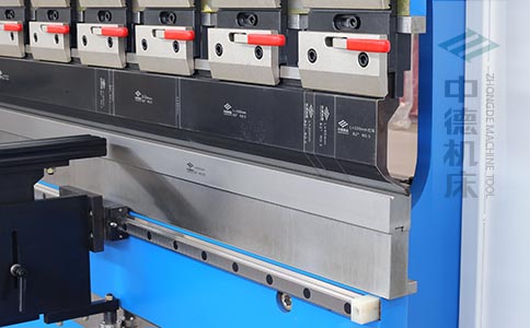 ZDPK-10025分段数控模具及高精度模具快夹,换模速率快5倍,加高型模托是门业制作专业设置装备摆设.jpg ZDPK-10025分段数控模具及高精度模具快夹,换模速率快5倍,加高型模托是门业制作专业设置装备摆设.jpg
